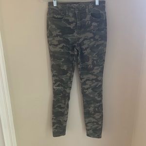 Vanilla Star Camouflage Distressed Jeans